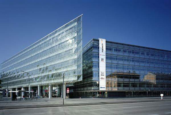 Noch in diesem Jahr wird Coca-Cola Österreich in das neue Büro mit 3.400 Quadratmetern im Euro Plaza 4 einziehen. Damit sind die Büroflächen des von der ÖGNI zertifizierten Gebäudes voll vermietet. www.europlaza.at
