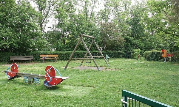 Festgenommen wurde der Mann auf einem Freizeitgelände (im Bild), weil er mit einem Meißel nach Kindern geworfen haben soll. 