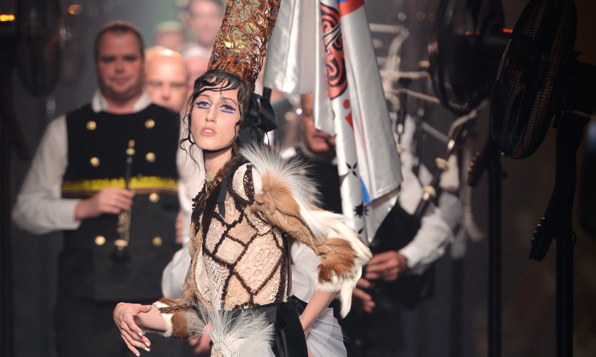 Bretonische Couture. Jean-Paul Gaultier ist ein Meister im Spiel mit Stereotypen.