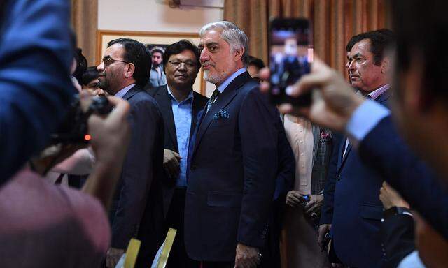 Der afghanische Premierminister Abdullah Abdullah will die Auszählungen der Präsidentschaftswahlen gar nicht abwarten, er erklärte sich gleich zum Sieger ohne Stichwahl.
