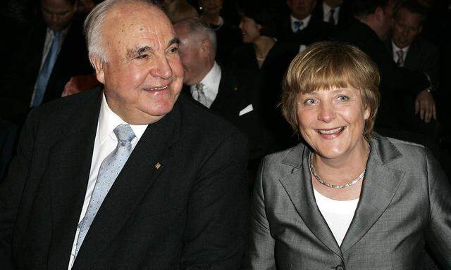 Zum 75. Geburstag Helmut Kohls im April 2005 richtete die CDU im Deutschen Historischen Museum in Berlin einen Festakt aus. An der Seite Angela Merkels zeigte sich der patriarch in voller blüte und versöhnt.
