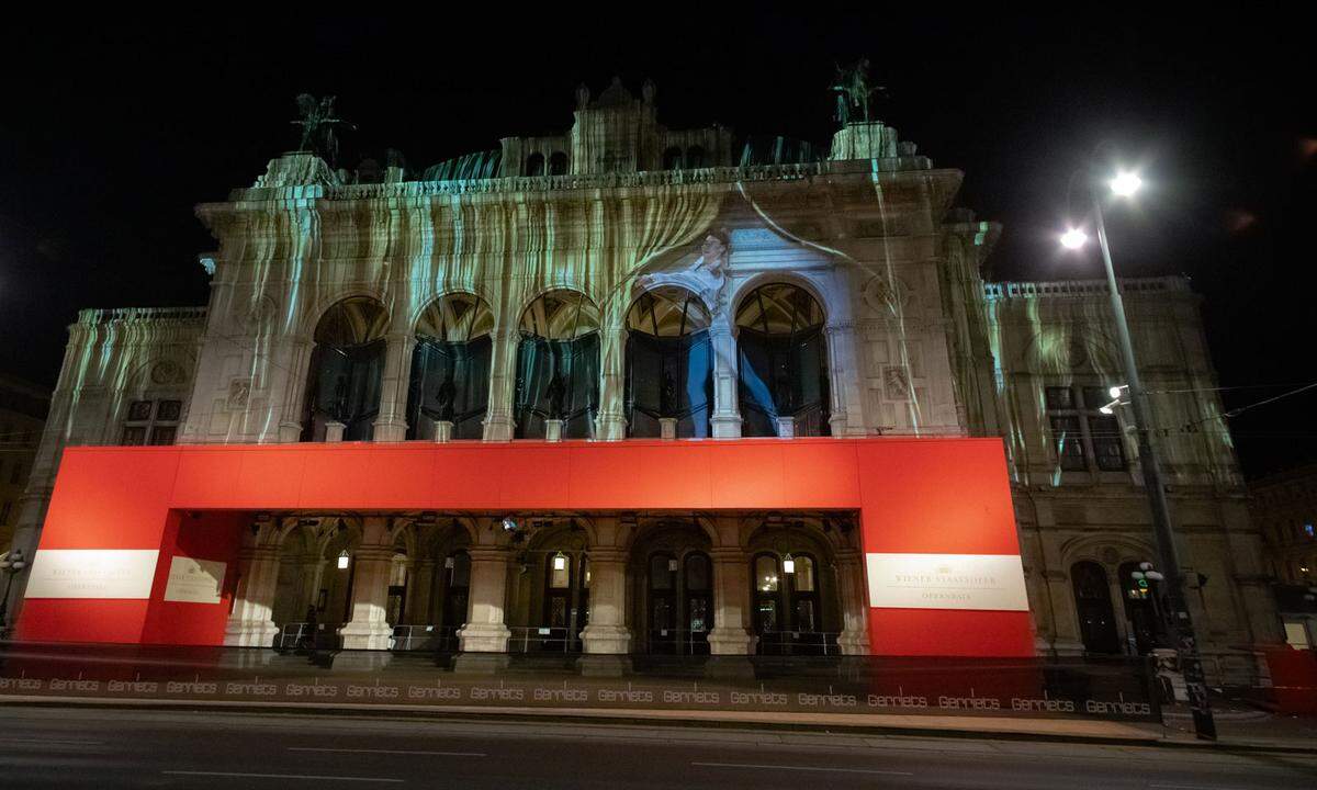 Am Abend des Balls wird eine mehrdimensionale Lichtkunstinstallation mit dem Titel "Arkestra of Light" von den Grazer Film- und Projektionskünstlern "OchoReSotto" auf die Fassade der Staatsoper projiziert. 