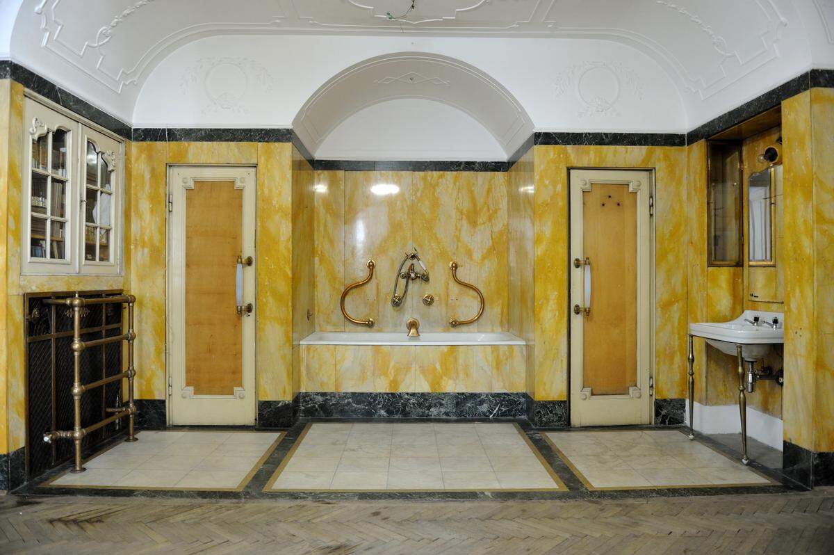 Historisches Bad, noch nicht saniert: das bagno della favorita.