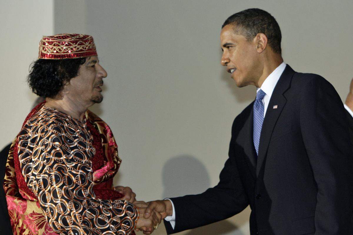 Auch US-Präsident Barack Obama schüttelte Gaddafi schon die Hand (im Bild beim G8-Gipfel im Sommer 2009)...