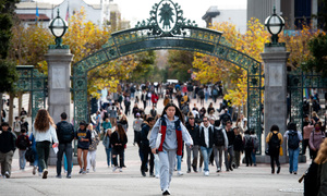 Die konservativen Höchstrichter legen die US-Verfassung als „farbenblind“ aus. Im Bild: Studierende am Campus der öffentlichen Berkeley-Universität in Kalifornien