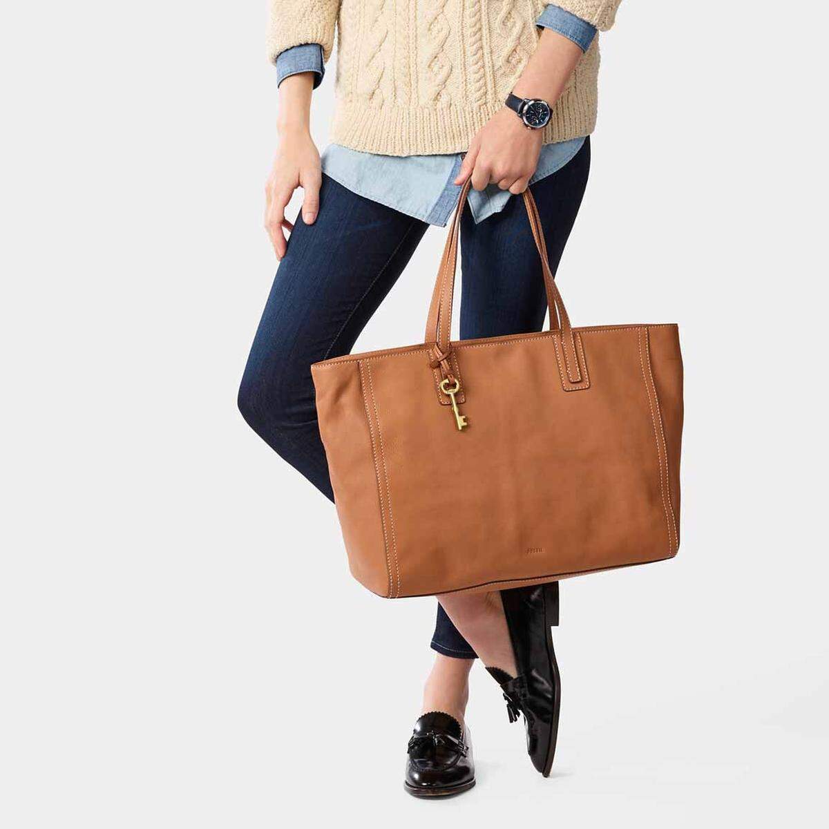 Einsteck- und Kartenfächer sowie Stiftehalter sollen das Chaos in der Emma Work Tote von Fossil minimieren. Um 269 Euro.