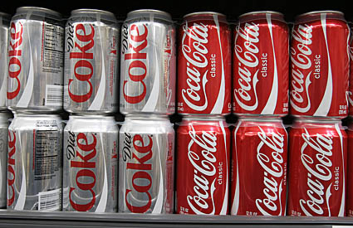 ... in den USA 319.447.500 Dosen Cola kaufen. Alle aneinandergehängt würden einmal um den Äquator reichen.