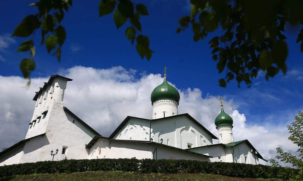 Aus Russland hatten die Kirchen der Architekturschule von Pskow bei der diesjährigen Unesco-Sitzung Erfolg. Die Stätte umfasst Kirchen und Kathedralen sowie Klosteranlagen im historischen Zentrum der Stadt Pskow am Ufer der Welikaya im Nordwesten Russlands. Die Gebäude gehen bis in das 12. Jahrhundert zurück.