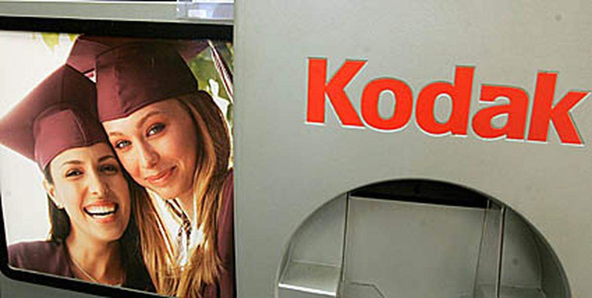 Kodak hat gerade erst einen harten Umbau mit der Neuausrichtung auf digitale Fotografie hinter sich. Moody's zweifelt, ob das reicht.Im Schlussquartal 2008 stürzte der amerikanische Fotokonzern Eastman Kodak unter dem Strich mit 137 Mio. Dollar ins Minus.