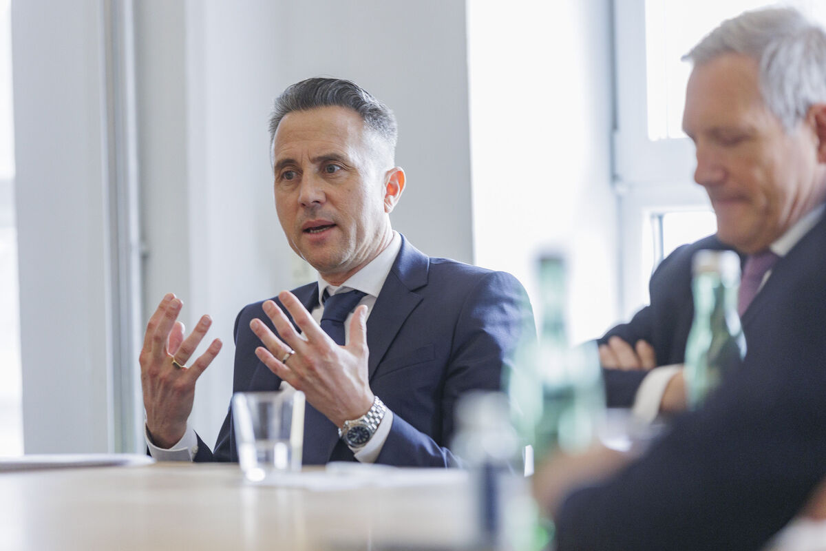 „Viele Ratinganbieter sind rückwärts betrachtet. D.h. sie sehen sich die Geschäftsberichte an. Aufgrund dessen ist es schwer, in die Zukunft zu blicken. Besser wäre, jemand in Transition zu helfen.“