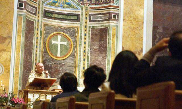 Kardinal Theodore McCarrick USA Erzbischof von Washington waehrend einer Messe in Washington D C