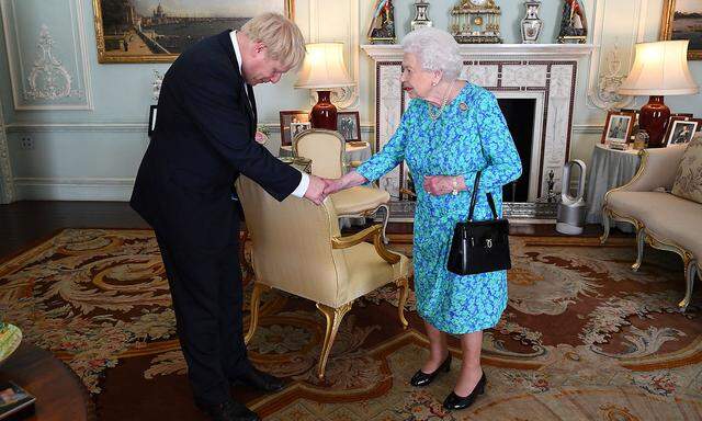 Boris Johnson nach seiner Ernennung von der Queen. 