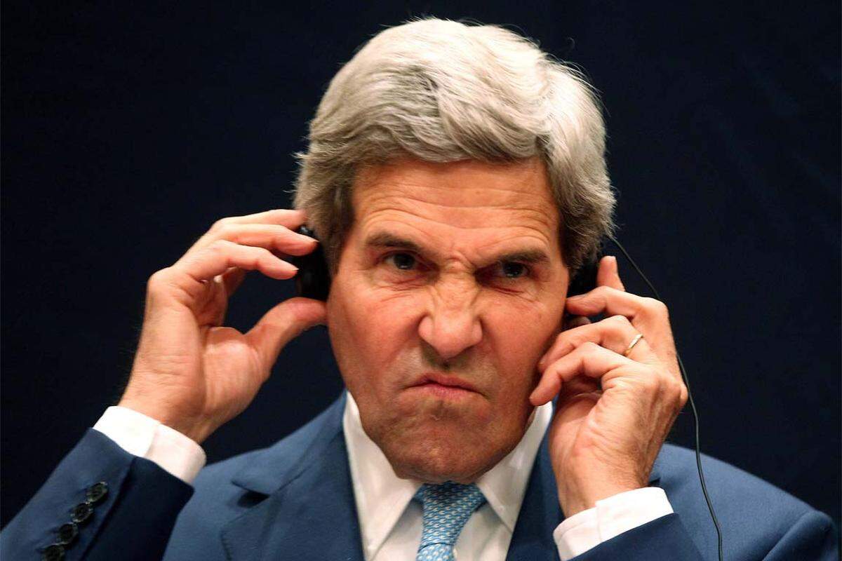 US-Außenminister John Kerry, nicht begeistert, bei einer Pressekonferenz mit dem neuen Ägyptischen Außenminister Sameh Shoukry in Kairo.