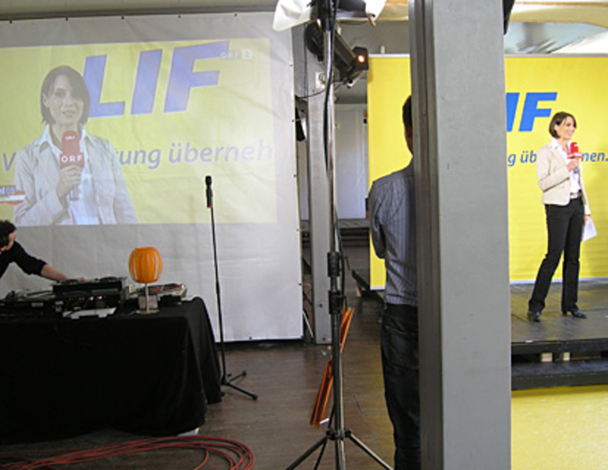 Kurz vor 17 Uhr erfolgte eine kurze Schaltung des ORF auf das Badeschiff.