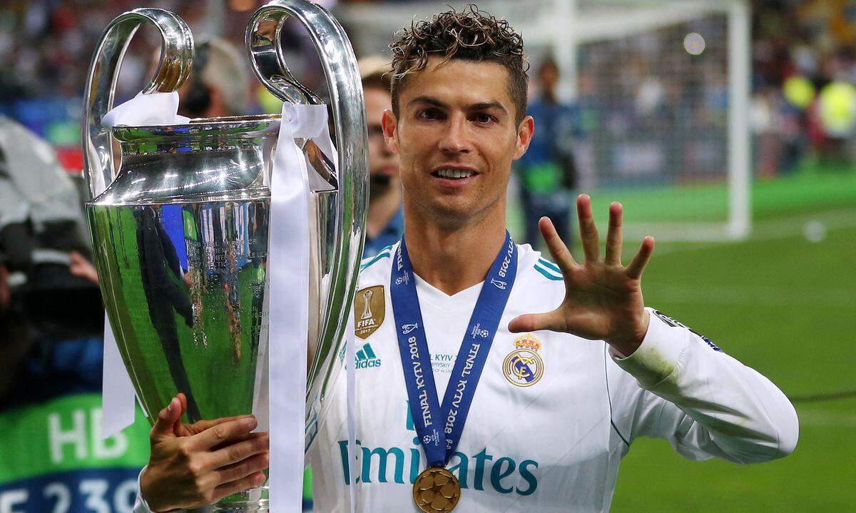 5 Ronaldo gewann als Erster fünf Mal die Champions League, der Portugiese jubelte 2008 (Manchester United), 2014, 2016, 2017, 2018 (Real Madrid). Oranje-Ikone Clarence Seedorf gewann mit drei verschiedenen Klubs: Ajax (1995 in Wien), Real (1998) und Milan (2003, 2007).  