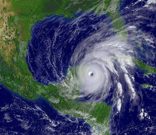 Ein tropischer Wirbelsturm wird im westlichen Atlantik und im östlichen Pazifik Hurrikan genannt, im westlichen Pazifik bezeichnet man ihn als Taifun und im Indischen Ozean spricht man von einem Zyklon. Im Bild: Hurrikan Wilma, 2005