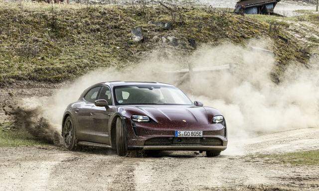 Mit gnädigen Regelsystemen ist Porsches Taycan Cross Turismo auch dem elektrischen Drift nicht abgeneigt.