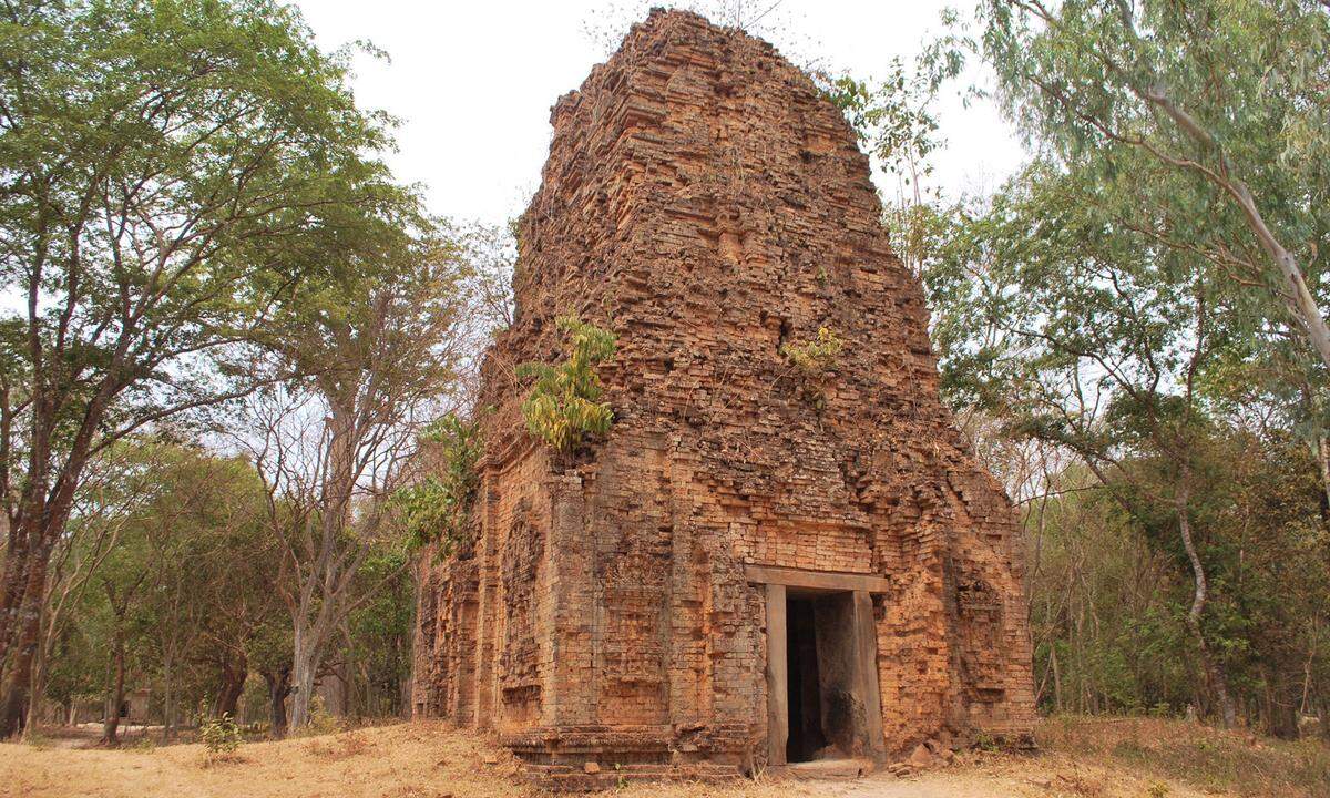 Die Tempelzone von Sambor Prei Kuk ist das Ziel vieler archäologischen Ausgrabungsprojekte. Es ist der "Tempel des Reichtums des Waldes" und war Zentrum des Chenla-Reiches im späten sechsten Jahrhundert in Kambodscha.