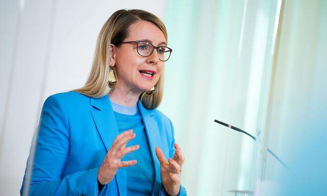 Die Bundesministerin, Margarete Schramböck, versprach den Start-ups schnelle Hilfe.