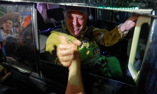 Bizarre Bilder. Der vom Wagner-Chef Prigoschin entsandte Konvoi machte vor Moskau wieder kehrt.
