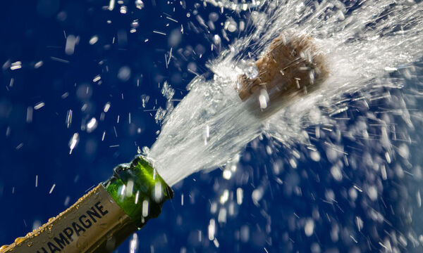 Die Sektsteuer schmeckt niemandem.