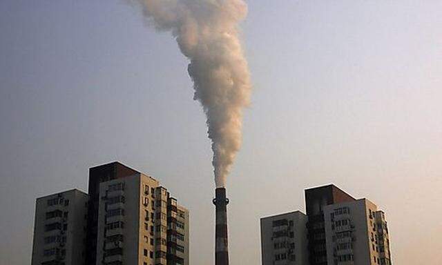 Die Abgase eines Kohlekraftwerks in Peking.