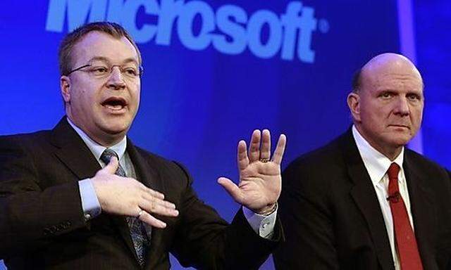 Nokia chief executive Stephen Elop speaks watched by Microsoft chief executive Steve Ballmer at a Nok
