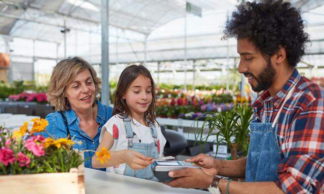 Digitale Authentifizierung soll auch dann kinderleicht funktionieren, wenn statt Plastikkarte oder Smartphone neue Technologien im Einsatz sind.