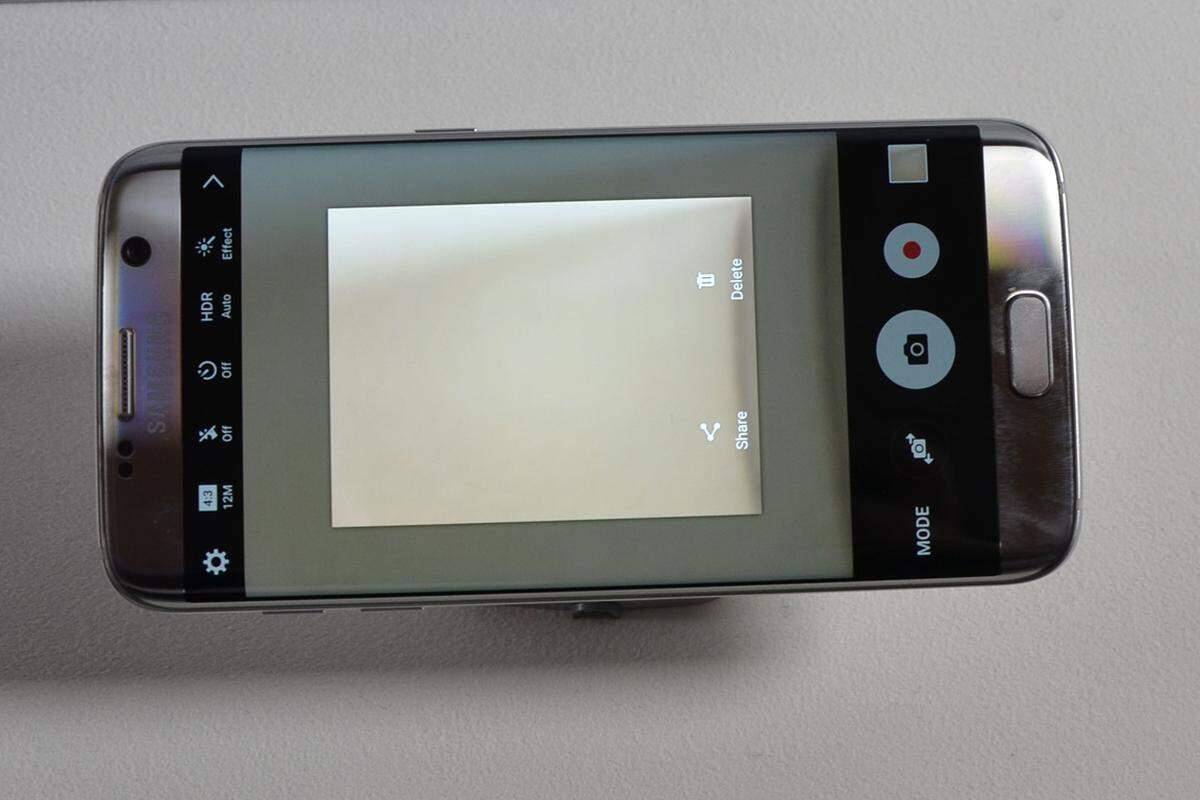 Samsung hat beiden Modellen eine 12-Megapixel-Kamera angedeihen lassen - in Verbindung mit einer Blende von f/1.7. Dadurch werden die Bilder vor allem unter schlechten Lichtbedingungen noch besser. Bereits die verbaute Kamera in den S6-Modellen konnte überzeugen.