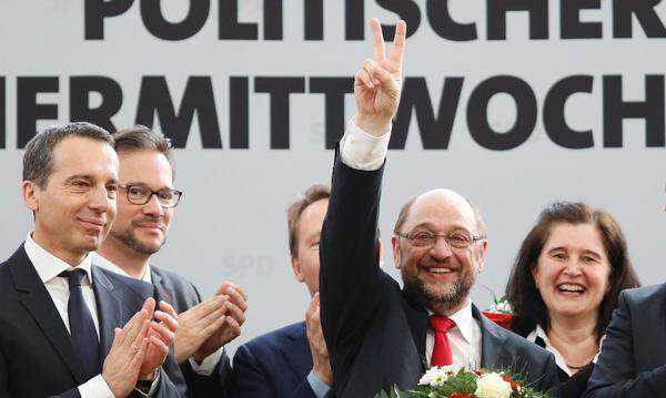 "Die SPD tritt an, um die stärkste politische Kraft in der Bundesrepublik Deutschland zu werden. Und ich (...) trete an, um Bundeskanzler der Bundesrepublik Deutschland zu werden." (Schulz zu seinem Machtanspruch)