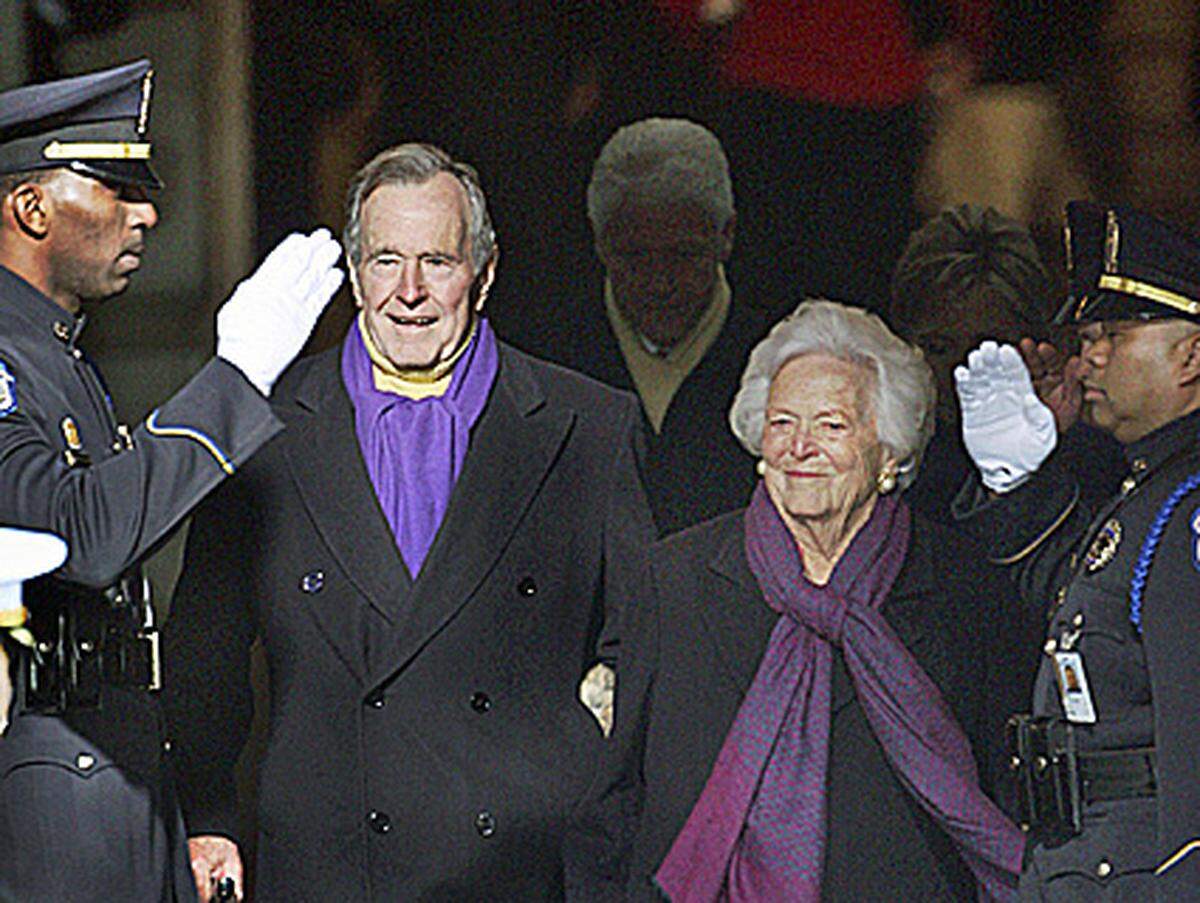 George Bush senior wirkte trotz seiner fast 90 Jahre und einer Verkühlung rüstig.
