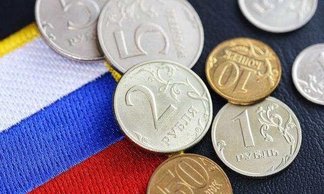 Russische Rubel und Kopeken auf einer Geldboerse
