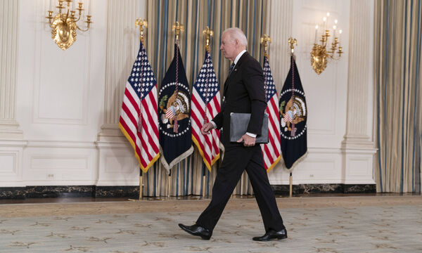 Endlich ein Erfolg für Joe Biden nach einem Sommer und Herbst voller Rückschläge. Im Weißen Haus pries der Präsident sein Infrastrukturprogramm.