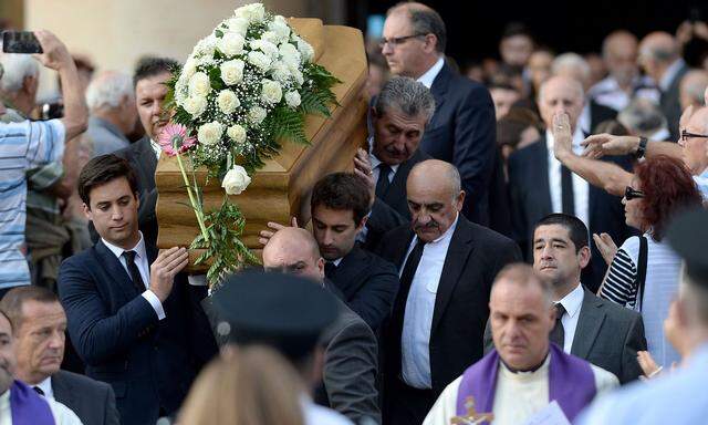 Hunderte Menschen nahmen Abschied von Daphne Caruana Galizia.
