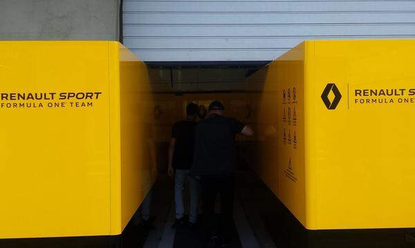Eingang zum Herz des Formel-1-Team Renault, der Weg in die Box.