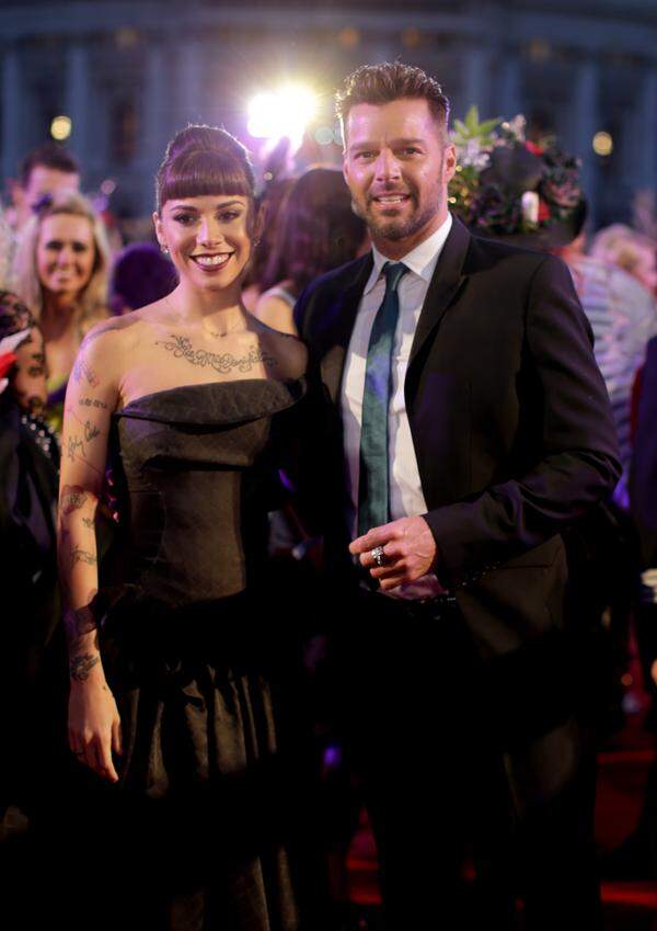 Diese beiden lieferten die musikalischen Beiträge des Abends: Christina Perri und Ricky Martin.