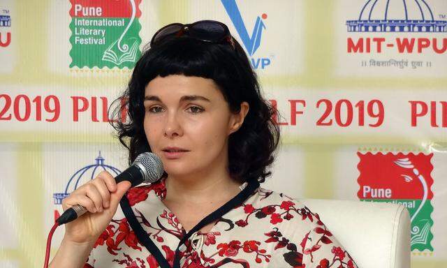 EU-Preisträgerin. Die polnische Autorin und Filmemacherin Marta Dzido hält sich gut, als sie in der Lounge des Pune-­Literaturfestivals zum Klimathema befragt wird.