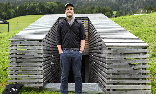 Max Czollek kam auf Einladung von Ruth Beckermann nach Alpbach. Er diskutierte mit der Filmemacherin, der Autorin Mollena Lee Williams-Haas und mit dem Komponisten Georg Friedrich Haas. Das Motto der Gesprächsreihe: „Keine Angst“.