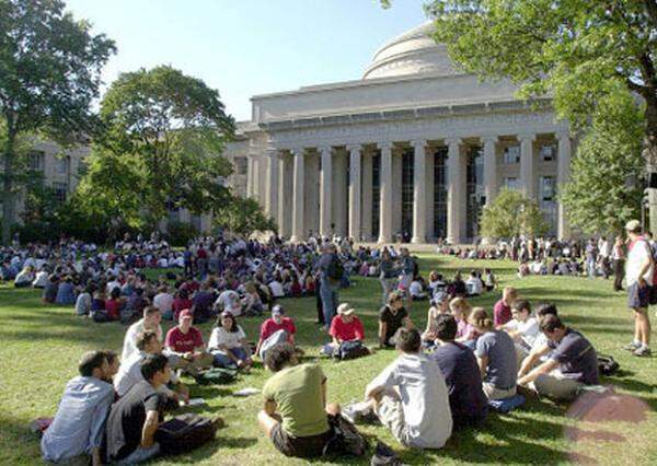 Auf Platz zwei, wie in den Jahren zuvor, ist das berühmte Massachusetts Institute of Technology (MIT) in - das ist stets etwas verwirrend - Cambridge bei Boston. Die renommierte US-Uni hat immerhin insgesamt 16 Nobelpreisträger hervorgebracht.