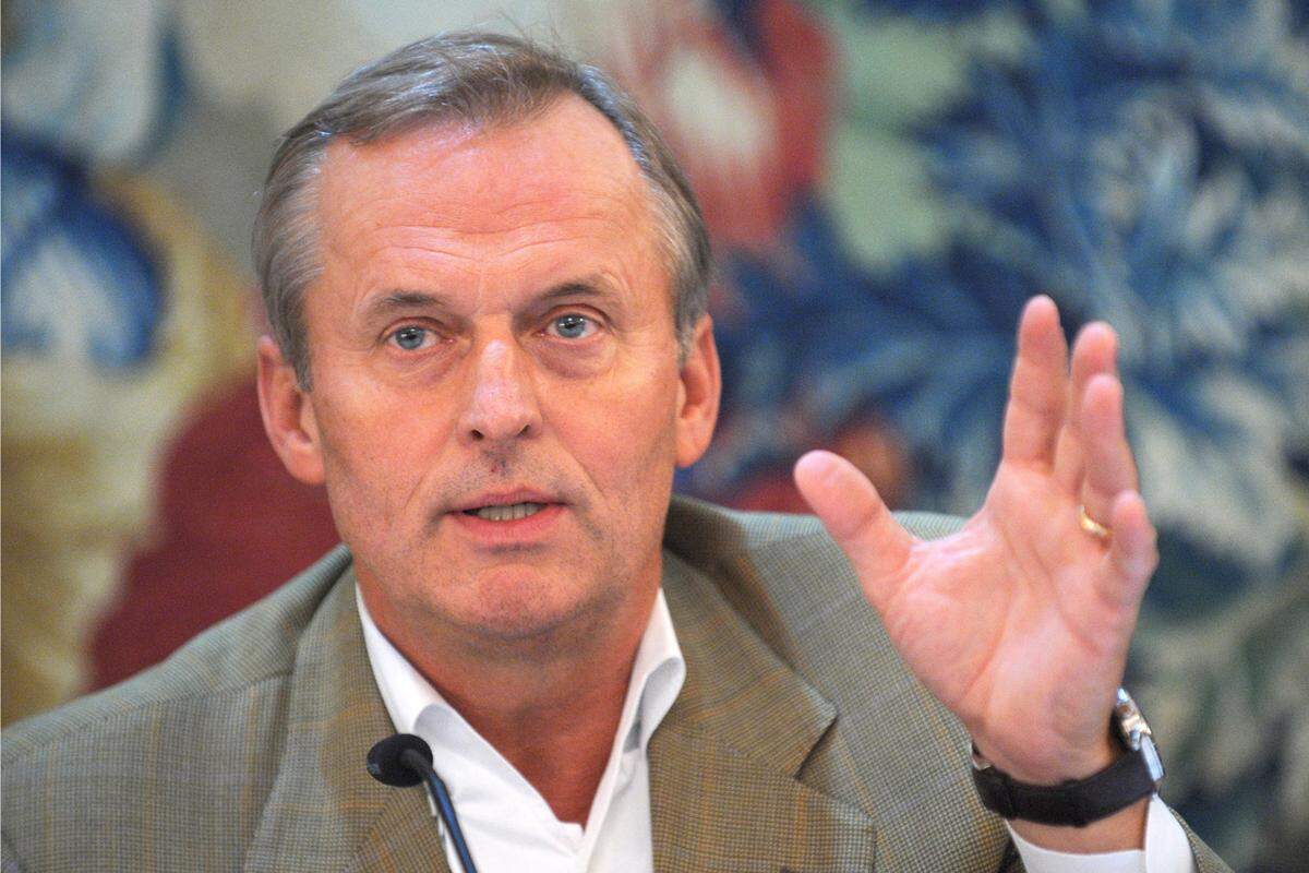 John Grisham, der im April seinen ersten Baseball-Roman "Calico Joe" herausbrachte, ist eigentlich für seine Justizthriller und Kriminalromane bekannt. Rund 26 Millionen Dollar konnte der Bestseller-Autor aber auch mit seinem neuesten Werk verdienen.