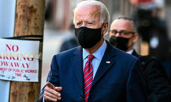 Joe Biden versprach früh im Wahlkampf, dass er der Vielfalt der US-Gesellschaft bei der Zusammenstellung seines Kabinetts Rechnung tragen würde: "Meine Regierung wird wie Amerika aussehen." Spekulationen über mögliche Kandidaten für wichtige Ministerien gibt es seit Wochen, mittlerweile stehen einige Postenbesetzungen fest. Bidens Kandidaten für die Ministerämter müssen allesamt vom Senat bestätigt werden.