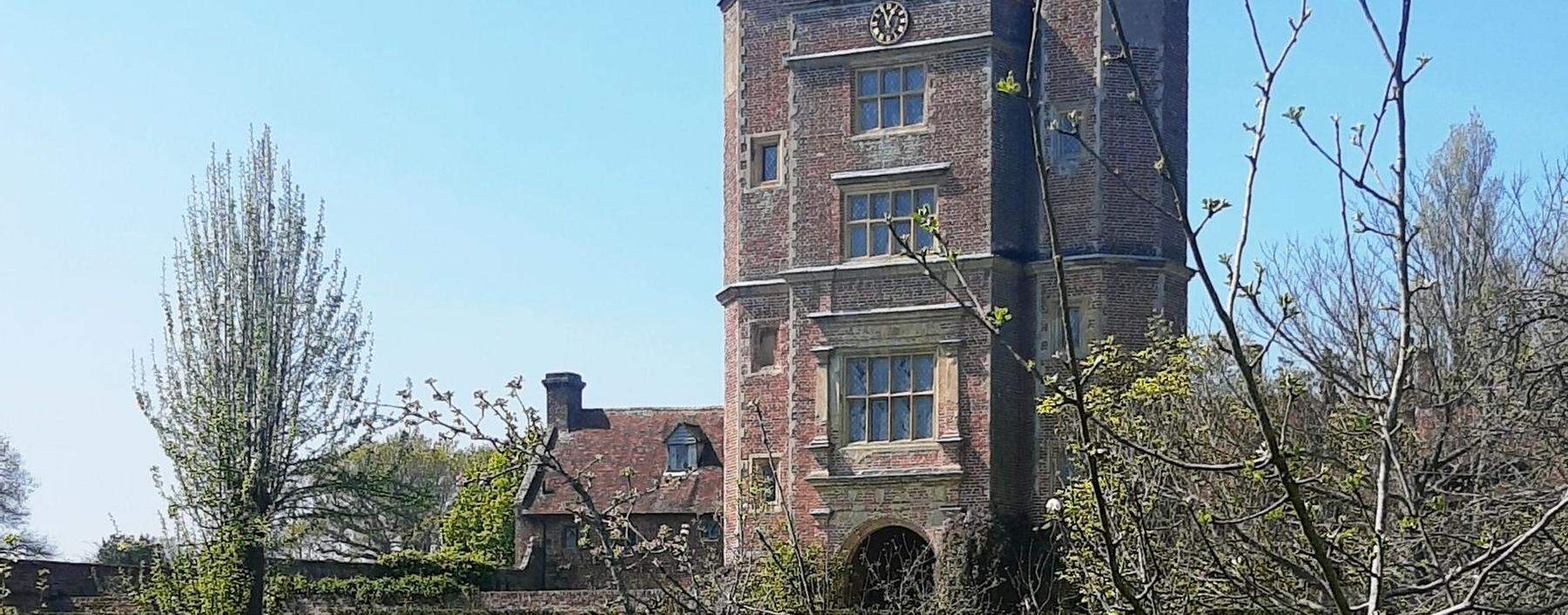 Nicht nur berühmt für seine Gartenanlagen, sondern auch wegen seiner literarischen Bezüge: Sissinghurst Castle.