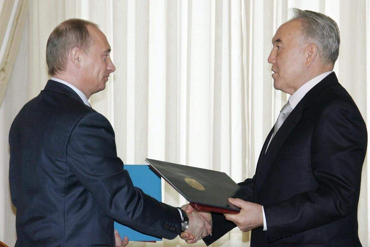 Wie Lukaschenko steht auch er einem Land vor, das Mitglied in der von Putin vorangetriebenen Eurasischen Union ist: Kasachstan Präsident Nursultan Nasarbajew - 9 Telefonate.