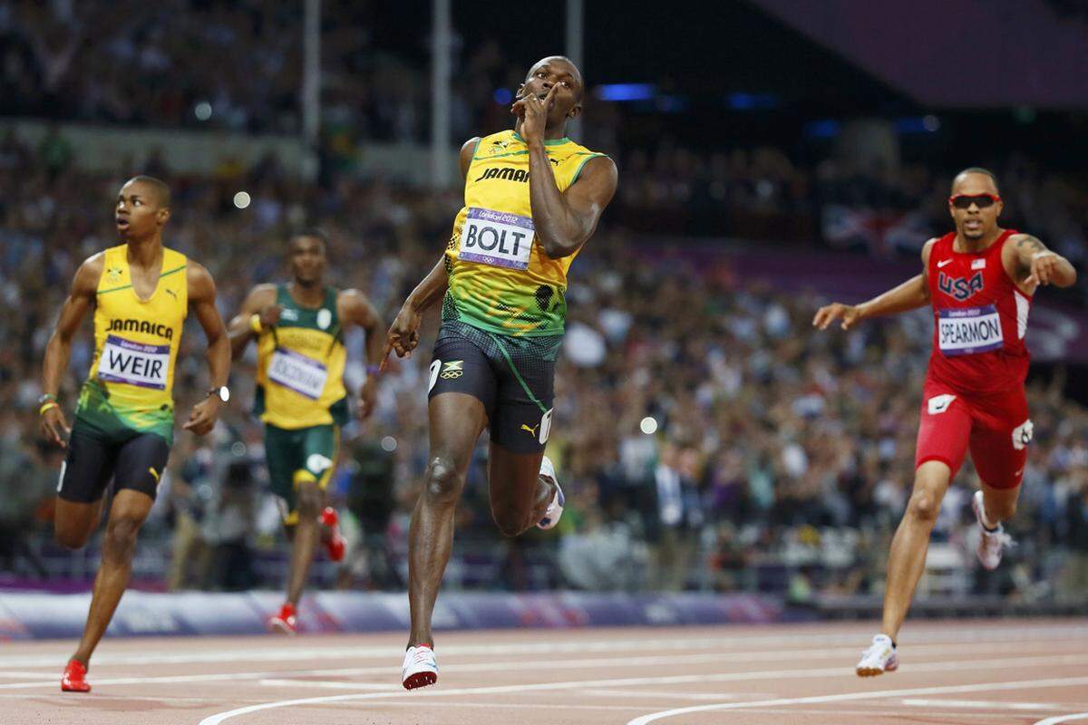 9. August, London, England. Der Jamaikaner Usain Bolt hat bei seinem Sieg über 200 Meter auch Zeit, die Kontrahenten zurechtzuweisen.