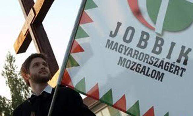 Sex- und Drogen-Fotos: Jobbik-Sprecher tritt ab