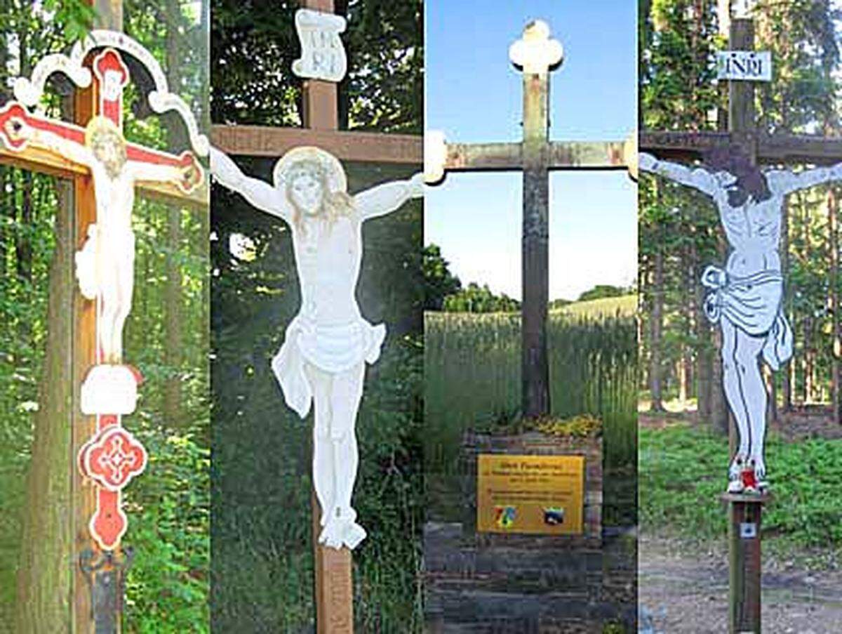 Auf gut markierten Wegen und an vielen Kreuzen ("Rotes Kreuz", "Kreuzberg-Kreuz", "Turmkreuz", "Kastlkreuz", ...) vorbei wandert man die nächsten Stunden durch den ruhigen Mischwald bis zum Ziel der ersten Tagesetappe ...