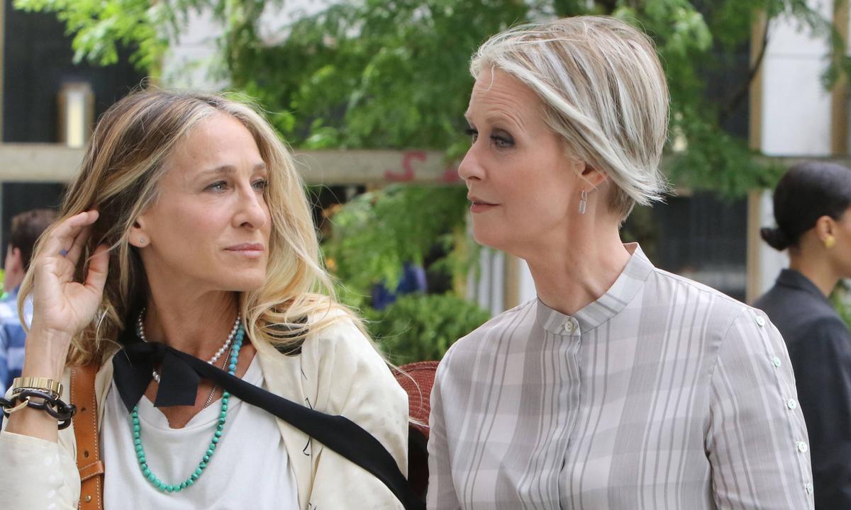 Auf Grau setzen auch Carrie Bradshaw und Miranda Hobbs.