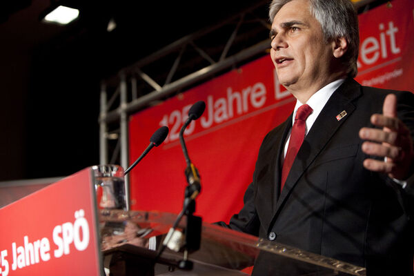 Passend zur bevorstehenden EU-Wahl richtete Werner Faymann in seiner Ansprache den Blick nach Europa. Der Weg des nationalen Kleingeists habe nichts zu tun mit dem Geist der sozialdemokratischen Parteigründung, meinte der Kanzler.