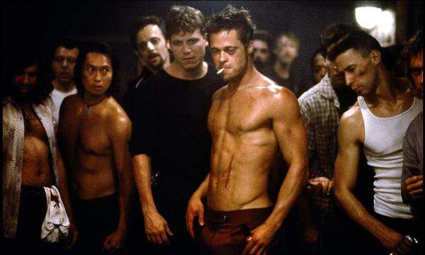 Brad Pitt führt in eine Welt voller Abgründe, Blut und Schweiß.