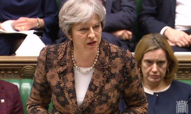 Theresa May stand im Parlament Rede und Antwort.